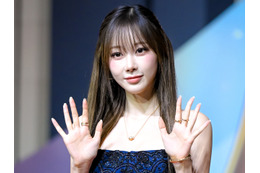 アンダーウェアだけ…aespa・ジゼル、地面に寝そべり“キケン”なポーズ「気絶」「わーお」 画像
