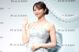 森香澄、人魚のようなブラショット！おわん型のバストがくっきり！