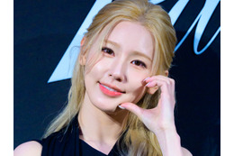 雰囲気ガラリ…i-dle・ミヨン、金髪→黒髪に大胆イメチェン！「好きすぎてたまらない」 画像