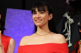 Perfume・あ～ちゃん、愛犬2匹と撮影したウェディングドレス姿を公開