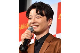 星野源、アッシュピンクにヘアカラーチェンジ！「髪色めっちゃ似合ってて素敵です」とファン絶賛