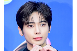 TXT・テヒョン、話題の“滅ポーズ”でファンの心をわし掴み！「はぁ最高」「可愛すぎ…」 画像