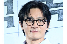 “韓流四天王”俳優チャン・ドンゴン、子供のインター卒業式に出席！変わらぬ容姿端麗さが話題 画像