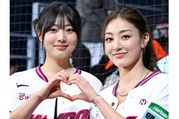 TWICE・ジヒョ、女優の実妹と手を繋いで始球式に登場！健康的な美しさ全開のユニ姿で魅了 画像