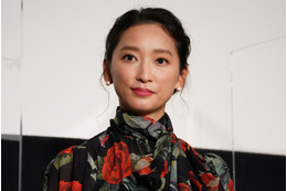 杏、浴衣&メガネ姿で大相撲パリ場所を観戦！「粋ですね」とファン絶賛