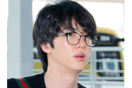 「日本の恥」BTS・JINに無理やりキスの“中年女性”、「犯罪になるとは思わなかった」に続き異議申し立てで波紋 画像