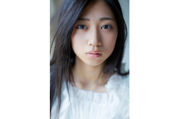 乃木坂46最年少・川端晃菜、15歳の魅力がさく裂！「無敵」をテーマにしたグラビアで魅了