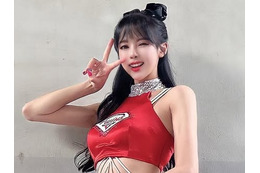 「ちょっと見えそう…」ミニスカでしゃがみ込みポーズの韓国人気チア、満点美貌の近況に反響 画像