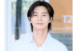 俳優パク・ソジュン、難易度高めのバンダナ姿も完璧！パリを虜にした爽やかビジュアル 画像