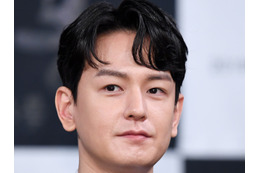 物流センターで“アルバイト”も話題に…韓国ベテラン俳優、点滴姿に心配の声集まる「健康を大事にして」 画像