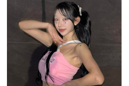 パンパンな黒ニットに「破裂しそう」の声…韓国人気チアのゴージャスボディに視線集中 画像