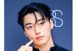 同性をも虜にすると話題の『BAD』振付でポーズも！ATEEZ・サン、全身黒で漫画のような美貌 画像