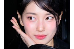 「日本映画のヒロインみたい」スジ、赤ドレス姿で雰囲気激変…さらにスリムになった近況 画像