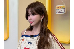 「見せすぎでは！？」“海外でしか着られない”刺激的ワンピで魅了…39歳韓国女優の非現実的ビジュ 画像