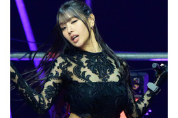 腰までザックリ…“大胆肌見せ”衣装のナッティ、アイドル離れした貫禄ボディ「なんてこった」 画像