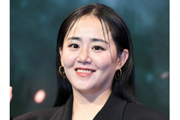 “国民の妹”ムン・グニョン、7歳年上のミュージカル俳優と結婚！直筆手紙で報告【全文】 画像
