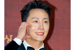 東京で“有名俳優と知らず”撮影された動画も話題に！チョン・イル、G-DRAGONら所属事務所へ移籍 画像