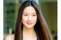 “ほぼ全部見えてる”衣装が話題になった女優ムン・ガヨン、ボディライン際立つドレス姿で視線独占 画像