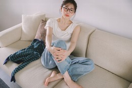 桜井日奈子、2027年カレンダーブック発売！寝起きのベッドシーンなど