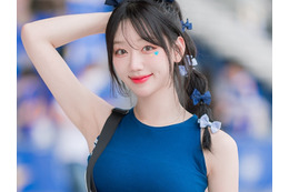 目を奪われるボリュームと魅惑の“一筋”、韓国美女チアの可憐なドレス姿に「ビジュアル爆発」の声 画像
