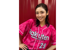 山谷花純、思い出の球場でセレモニアルピッチに登壇！「10年越しの夢」を明かす
