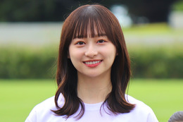 影山優佳、太ももに愛犬の足跡がくっきり！「かわいい足跡」とファンもほっこり