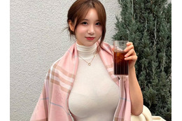 「爆ムチすぎる」卒倒寸前の“向かい合い”ショットに騒然…韓国人気美女チアの衝撃ファンサ 画像