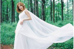 石井杏奈が『ゼクシィ』表紙に登場！軽井沢の自然に包まれた花嫁姿を披露