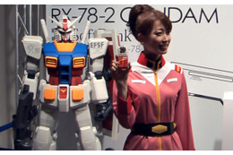 ガンダム携帯第2弾予約開始!――充電台に完全オリジナルのガンダムプラモデル 画像