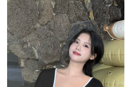 本当に19歳！？サッカーレジェンドの娘イ・ジェシ、オールブラックで際立つプロモデルの存在感 画像
