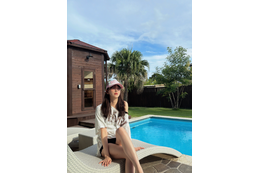 「20代最後の夏ばいばい」堀未央奈、プール付きヴィラでのオフショット公開