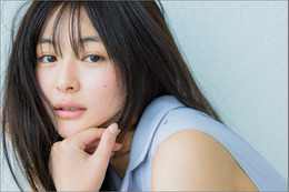 和内璃乃、1stカレンダー発売決定！水着姿やリラックスした部屋着姿を披露！