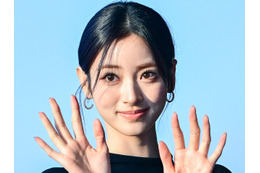 MEOVVの日本人メンバー・アンナ、“AI級”美貌で視線独占！シックなブラックコーデで日本へ出国 画像