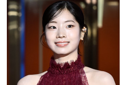ヴィーナスラインに釘付け…TWICE・ダヒョン、“美背中”まる見えドレスで映画祭に出席「女神だ」 画像
