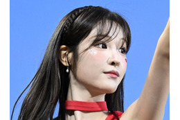 絶対領域スレスレ…韓国美女チア、“超ミニ丈”のユニ姿で見せた抜群スタイル！爽やかに応援 画像