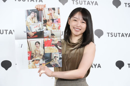 桜井日奈子、カレンダー発売イベントは“肩だし衣装で女っぽく”！「30歳の年は祭りにしたい」