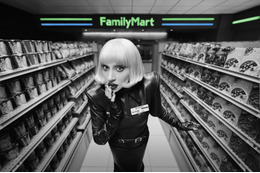 レディー・ガガがファミマ店員に！新CM「ファミマではたらく？」篇が25日放映開始