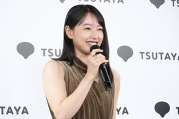 桜井日奈子、カレンダーブックサインにこっそり「にゃん」入れ！