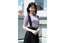 桜田ひより、雨の日コーデで美脚を披露！「足ながほっそ！」「ビジュも素敵すぎる！」とファン悶絶