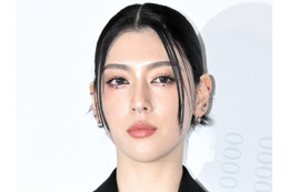 ベッドシーンに続き…三吉彩花、高校生まで父親と入浴の過去が韓国で話題「ギャップがすごい」 画像