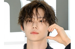 TXT・ヨンジュン、“ウェーブヘア”で雰囲気ガラリ…パリで魅せたアンニュイな表情にドキッ「天才？」 画像