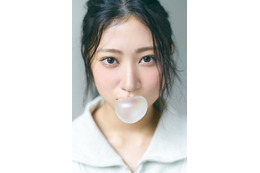乃木坂46・6期生グラビア企画「Nogizaka Colors」第8弾、川端晃菜が登場！