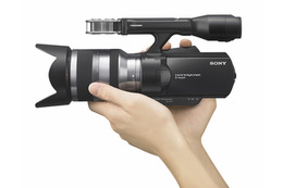 米ソニー、レンズ交換式のハンディカム「NEX-VG10」を日本に先駆け発表――価格は2,000ドル前後 画像