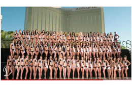 圧巻!ラスベガスに集結した83人の水着映像 画像