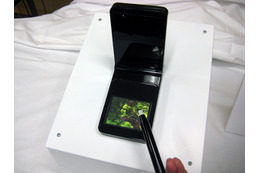【CEATEC JAPAN 2010(Vol.3)】ドコモ、「CEATEC JAPAN 2010」の展示内容を公開……触れる3D映像や、ワイヤレス充電ケータイなど 画像