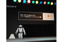【ソニー インテリジェンス展】より賢く器用になったロボット「QRIO」が積み木にチャレンジ! 画像