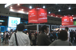 【CEATEC JAPAN 2010(Vol.27):動画】NTTドコモの「Galaxy Tab」に人だかり 画像