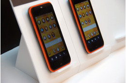 au Android搭載スマートフォン「IS03」の発売日が「11月26日」で正式決定 画像