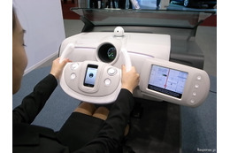 【ITS世界会議10】スマートフォンと連携するコックピット デンソーが提案 画像