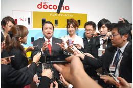 ドコモ山田社長、「徐々にスマートフォンに軸足を移していく」……冬春モデル発表会にて 画像